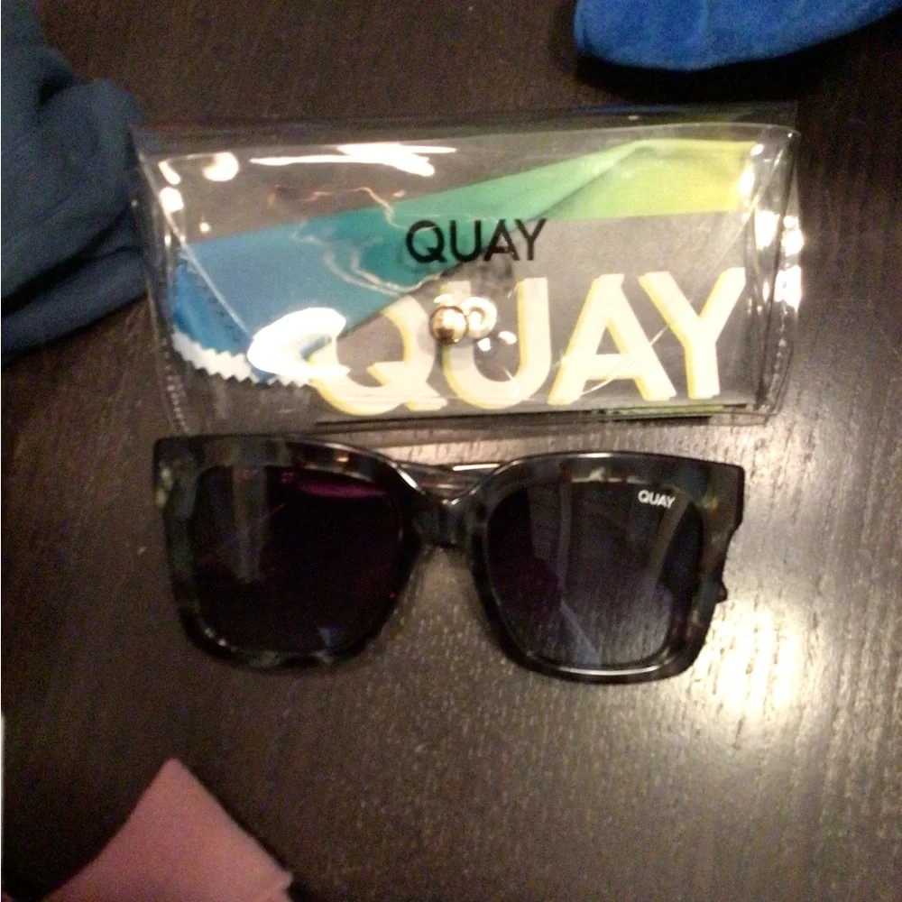 NEW! Rare Quay ICY polarized green sunglasses